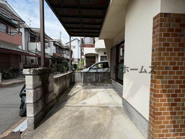 池之宮2丁目戸建　賃貸の駐車場|駐車場があるので、車を買う予定の方も安心です
