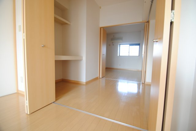 久留米市西町の賃貸マンション|ウォークスルークローゼット　
内装イメージ：同物件別室