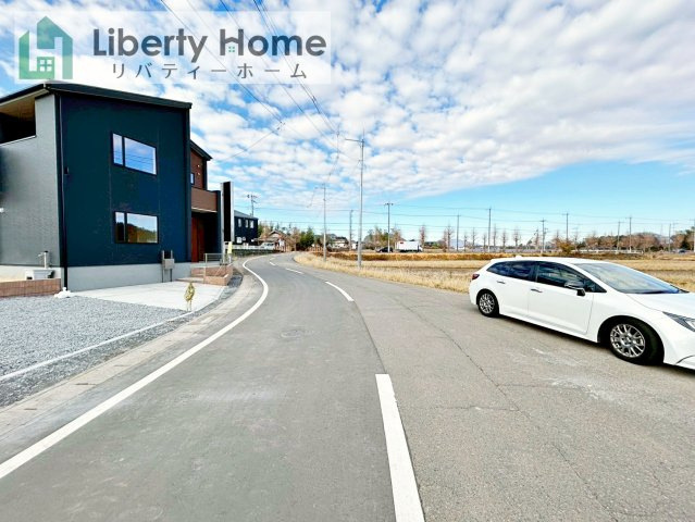 石岡市鹿の子2期　新築戸建の前面道路含む現地写真
