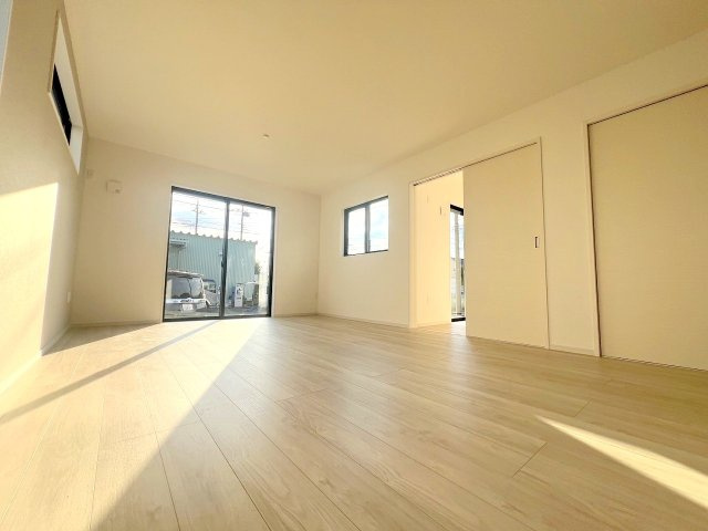 武蔵村山市三ツ木２丁目　新築戸建て　全１棟の前面道路含む現地写真