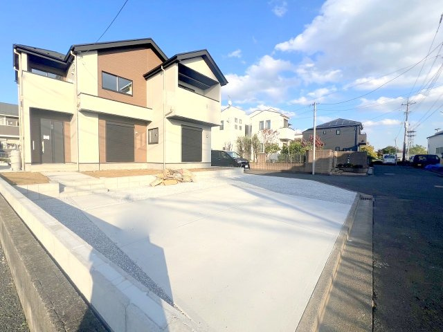 武蔵村山市三ツ木２丁目　新築戸建て　全１棟の前面道路含む現地写真