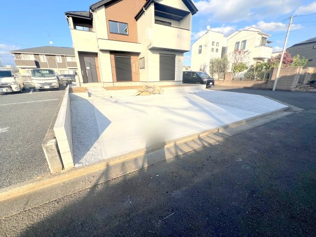 武蔵村山市三ツ木２丁目　新築戸建て　全１棟の前面道路含む現地写真