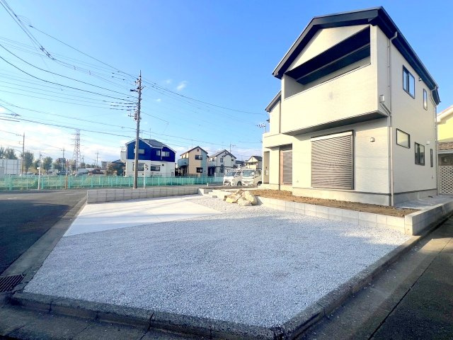 武蔵村山市三ツ木２丁目　新築戸建て　全１棟の前面道路含む現地写真