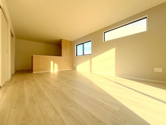 武蔵村山市三ツ木２丁目　新築戸建て　全１棟の前面道路含む現地写真