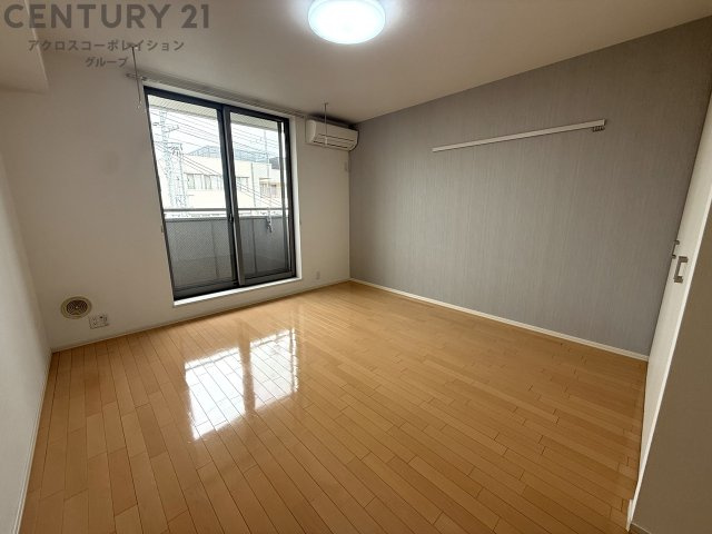 床の色が落ち着いた色味で、とてもきれいです。