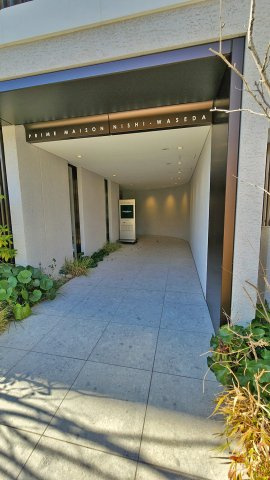 プライムメゾン西早稲田のエントランス
