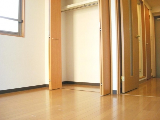 イーストシティタワーズの居間・リビング|別号室の参考写真です。