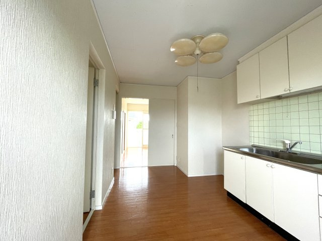 アムスプラザ Bの居間・リビング