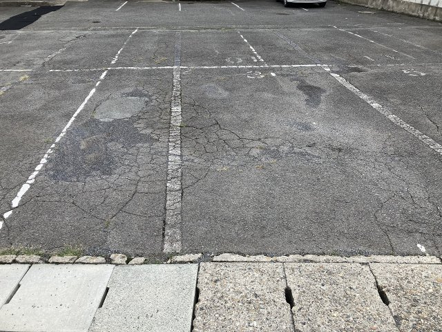 ジュエルARAKIの駐車場