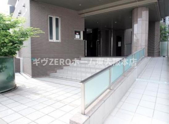 エステムプラザ難波WESTリバークロスのエントランス