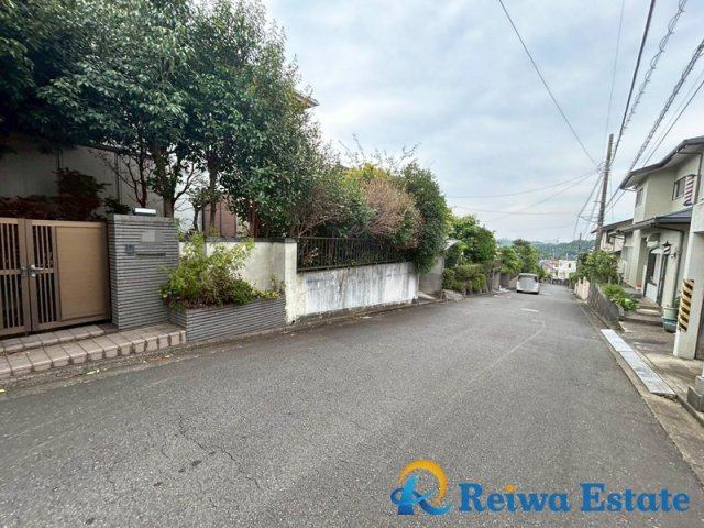 中古戸建　藤沢市大庭の前面道路含む現地写真