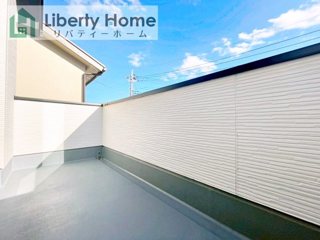 牛久市南16期　新築戸建のバルコニー