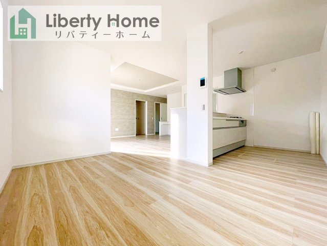 牛久市南16期　新築戸建の居間・リビング