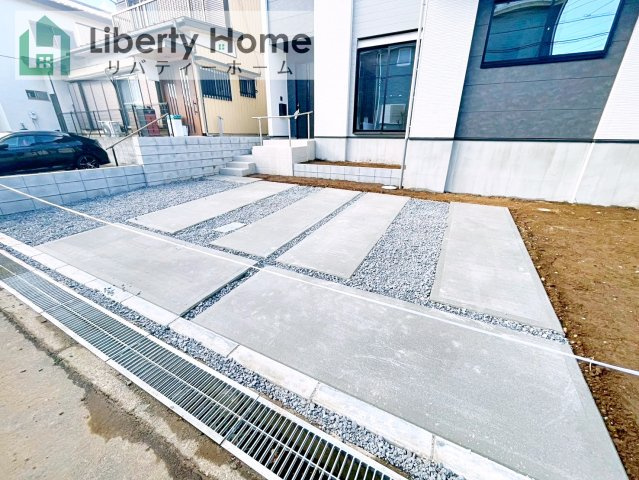 牛久市南16期　新築戸建の駐車場