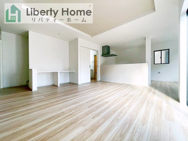 牛久市南16期　新築戸建の居間・リビング