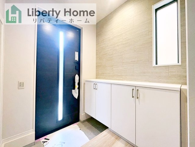 牛久市南16期　新築戸建の玄関