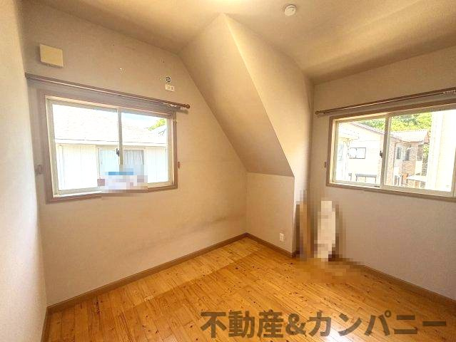別府町中古戸建の洋室|広々とした洋室です