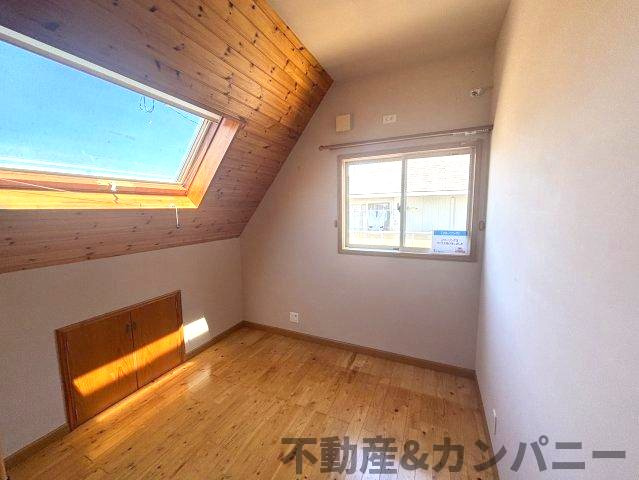 別府町中古戸建の洋室|隠れ家みたいでわくわくする洋室です