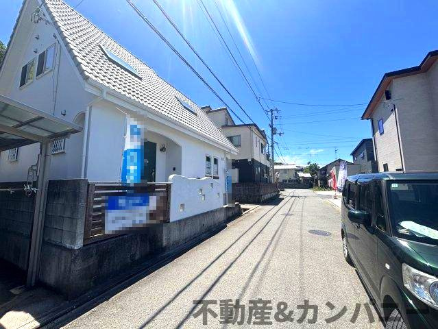 別府町中古戸建の前面道路含む現地写真|前面道路含む現地写真です