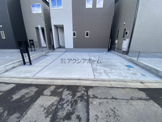 飯能市双柳・全11棟　新築一戸建　2号棟　の駐車場|並列駐車2台可能です(車種制限あり)