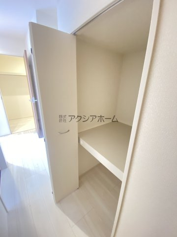 飯能市双柳・全11棟　新築一戸建　2号棟　の収納|1階廊下収納