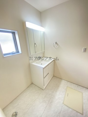 飯能市双柳・全11棟　新築一戸建　2号棟　の独立洗面台|シャンプードレッサー付洗面化粧台