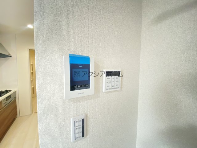 飯能市双柳・全11棟　新築一戸建　2号棟　の設備|TVモニター付インターホン・給湯器スイッチパネル