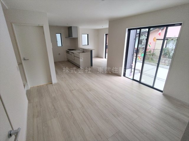 【居間・リビング】 | 川越市むさし野2期　全2棟　1号棟 | ゆったりとした18.0帖のリビングです