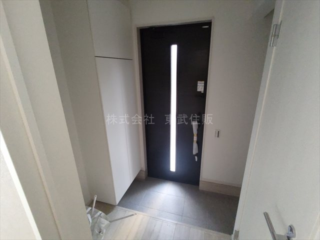 【玄関】 | 川越市むさし野2期　全2棟　1号棟 | 収納もある玄関です