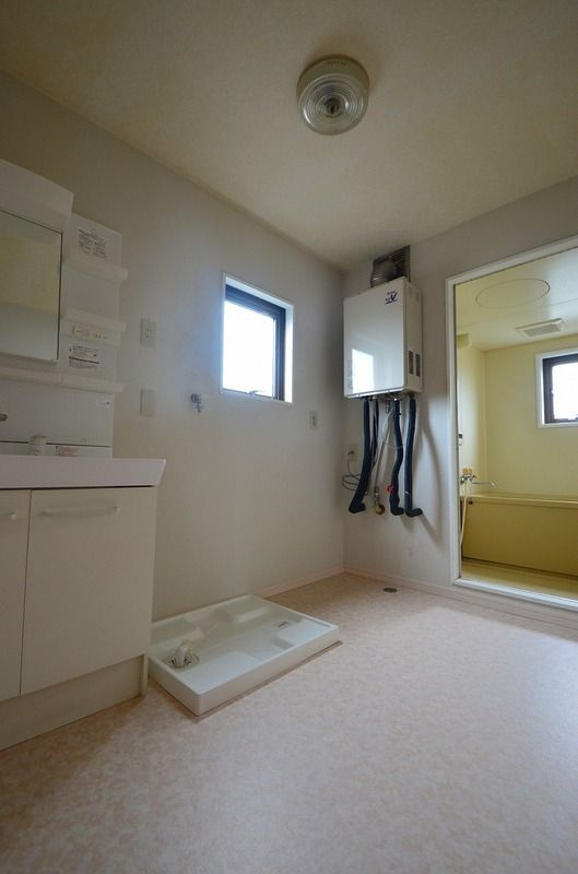 ＳＴハイツの洗面所|脱衣スペースもあります