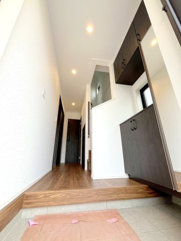 あきる野市五日市の新築一戸建の玄関