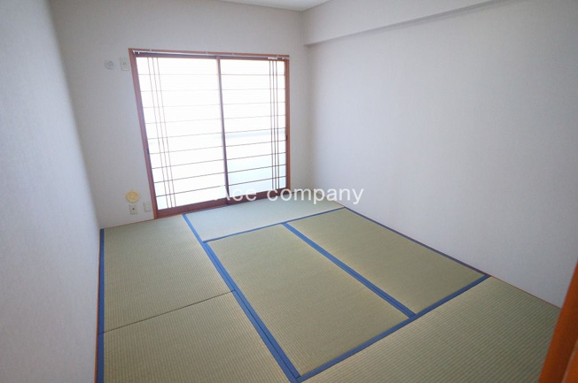 【寝室】 | 朝日プラザ北田辺 | 【和室6帖】バルコニーに面したお部屋です☆畳表替・障子貼替済みです☆