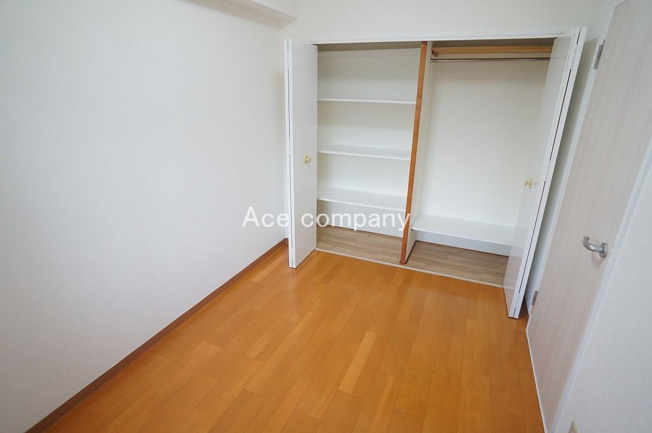 【子供部屋】 | 朝日プラザ北田辺 | 【洋室4帖】ドア交換済み☆収納完備です♪