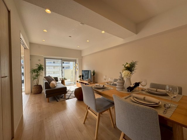 芝園ハイツ弐号棟の居間・リビング