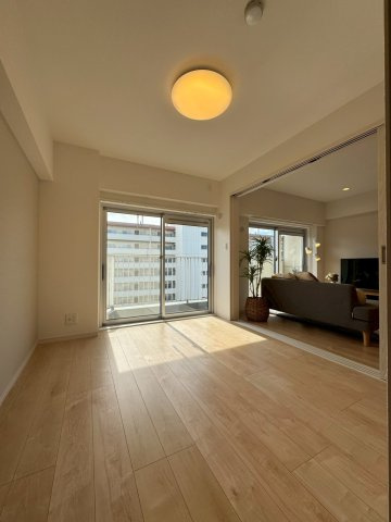 芝園ハイツ弐号棟の居間・リビング