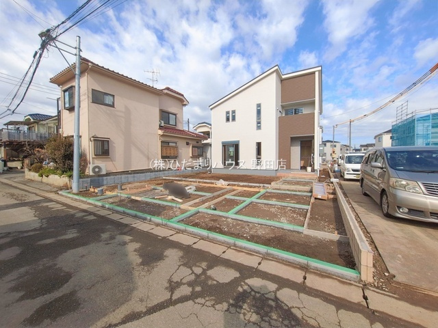 野田木間ケ瀬第2　新築戸建　1号棟の前面道路含む現地写真|協定道路は約8ｍあるので、敷地内での車切り替えしもらくちんです♪