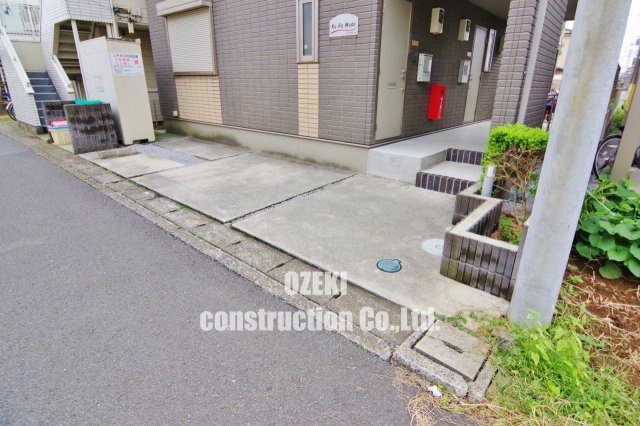 ク・ラ・モードの駐車場