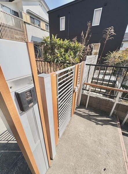 米野木町北山戸建のエントランス