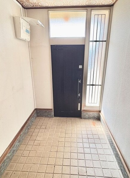 米野木町北山戸建の玄関