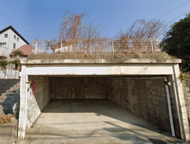 米野木町北山戸建の駐車場