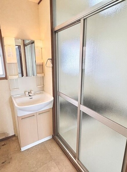 米野木町北山戸建の洗面所