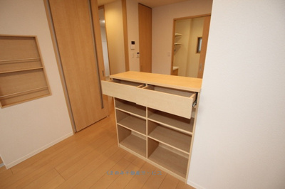 【収納】 | スリーゼハイツ | こまごまとしたものを収納できそうですね
スリーゼハイツ　203号室　2017年1月9日