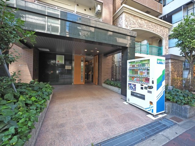 アーデンタワー靭公園のエントランス