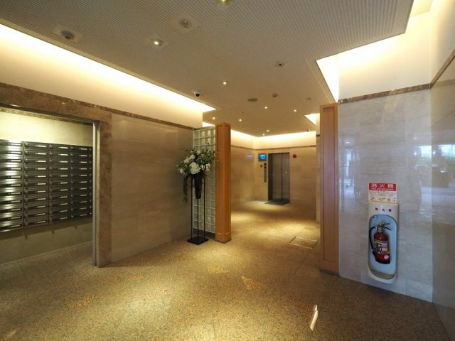 アーデンタワー靭公園のロビー