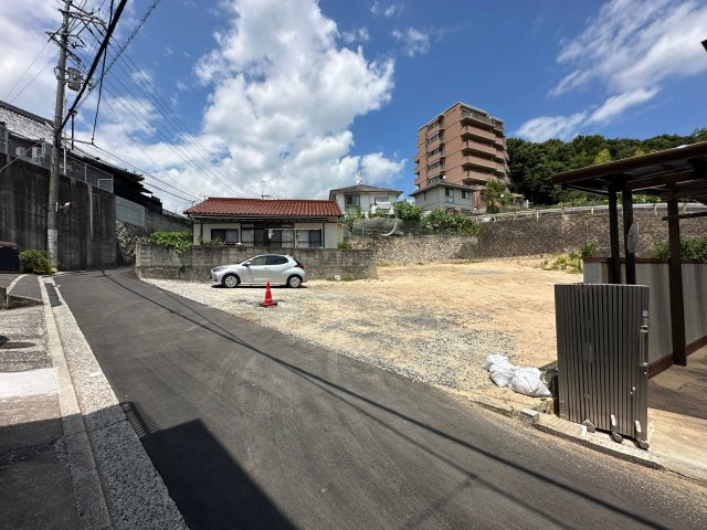 西区古江東町 No.3の前面道路含む現地写真|前面道路は約2.8mですが、セットバックにより4mまで拡張予定となっております♪