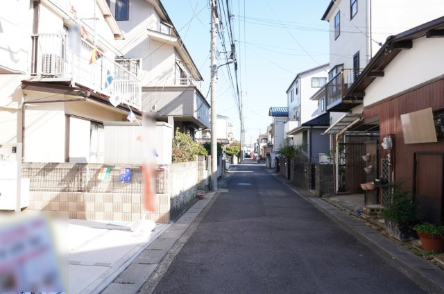 草加市小山2丁目 新築分譲住宅の前面道路含む現地写真