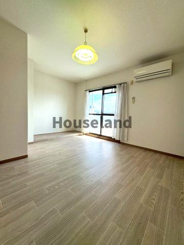 西マンションの洋室