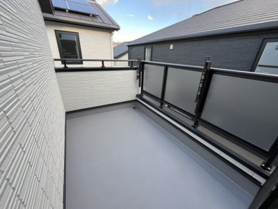 【バルコニー】 | 山の街　新築戸建 | ワイドバルコニーでお洗濯物はもちろんお布団も干せます。