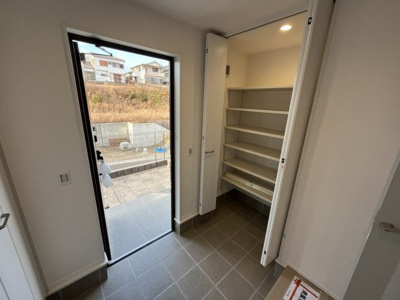 【収納】 | 山の街　新築戸建 | シューズボックスにはご家族分の靴が収納できます。