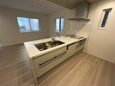 【キッチン】 | 山の街　新築戸建 | キッチンは白で清潔感があります。